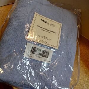 Linen Source Matelasse Blue Twin Coverlet